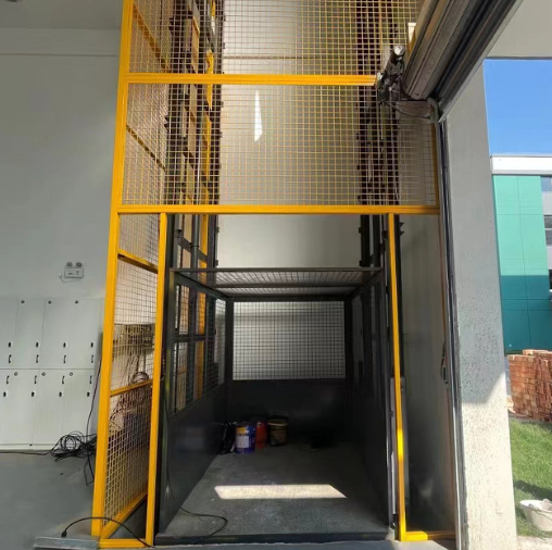 玉林导轨式升降机助力物流园破解运输难题